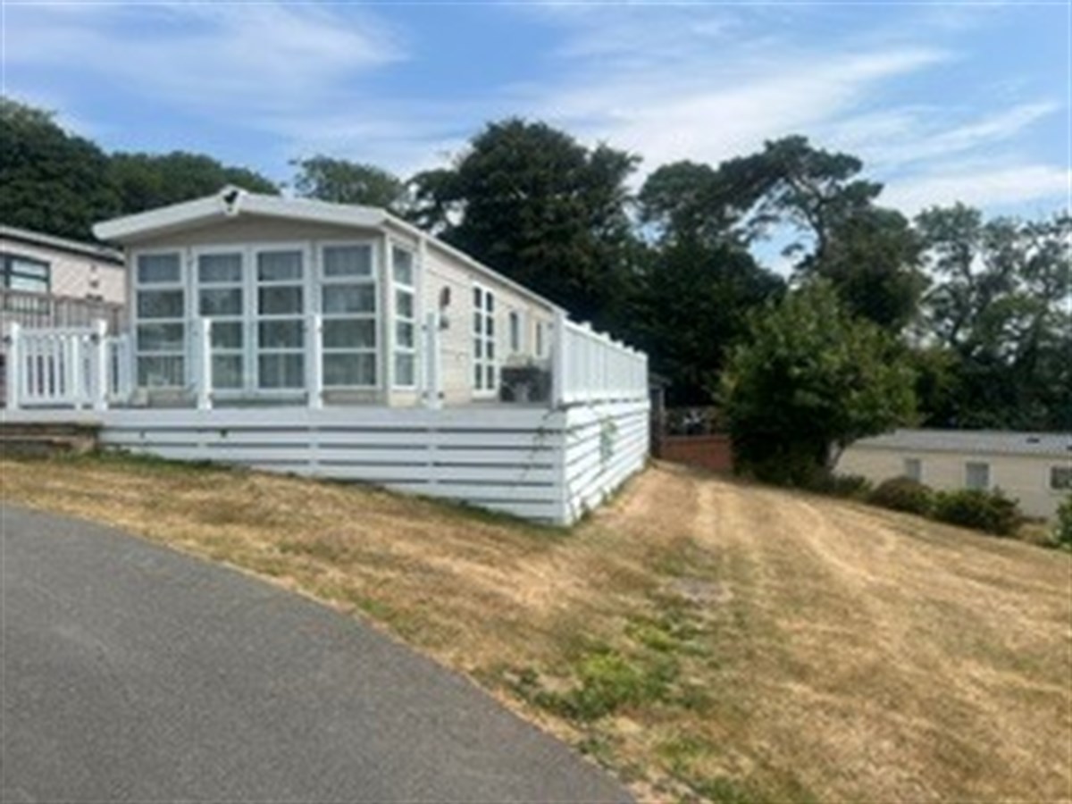 CH Willerby Lyndhurst 51 - exterior