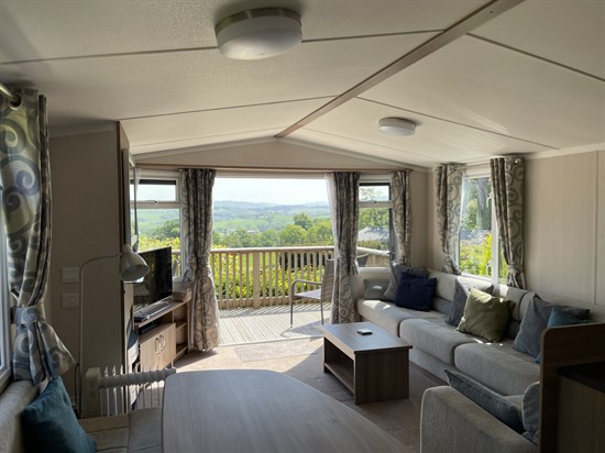 14a Swift Burgundy 2015 living room