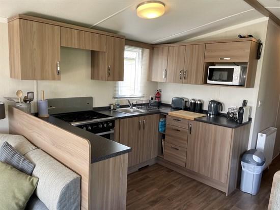 14a Swift Burgundy 2015 kitchen