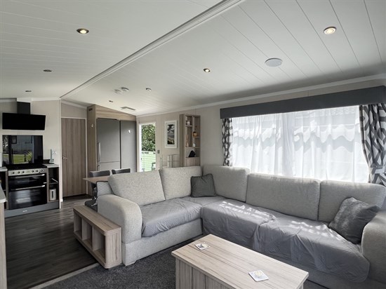 SD Swift Antibes 36 shoreline - lounge 2