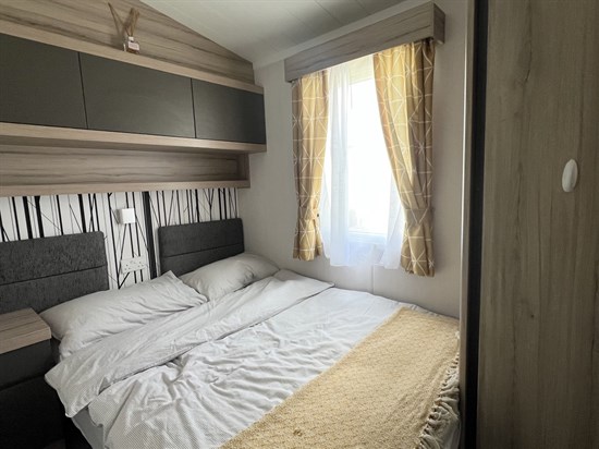 SD Swift Antibes 36 shoreline - master