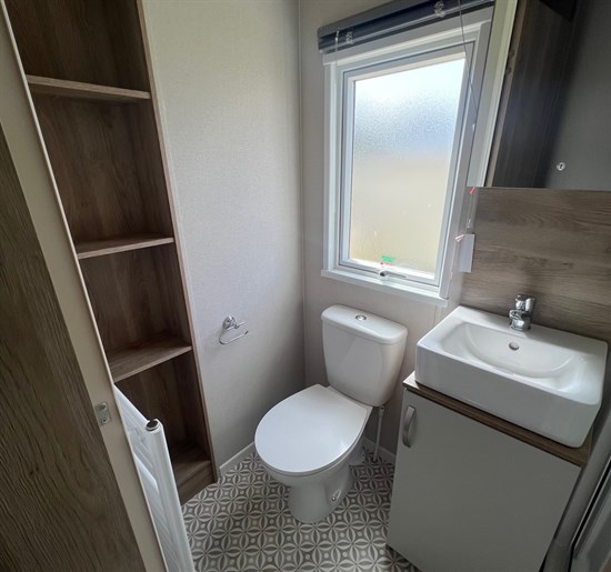 125 ABI Keswick -  toilet