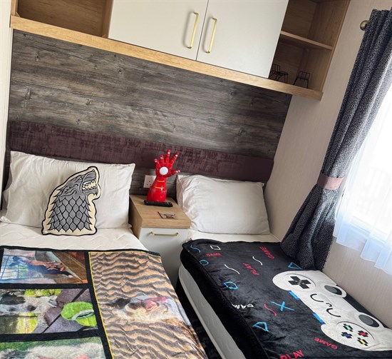BH Swift Bordeaux 4 - bedroom 2