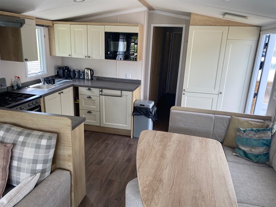 SD Swift Burgundy 204 - kitchen/dining