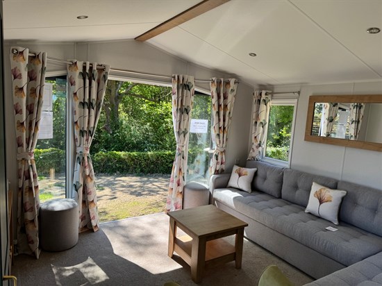 BH  Willerby Sierra 86 - lounge