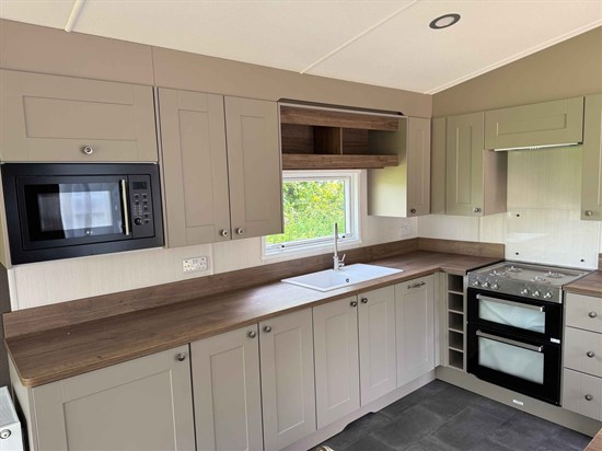 BH Swift Morlaix 33a - kitchen