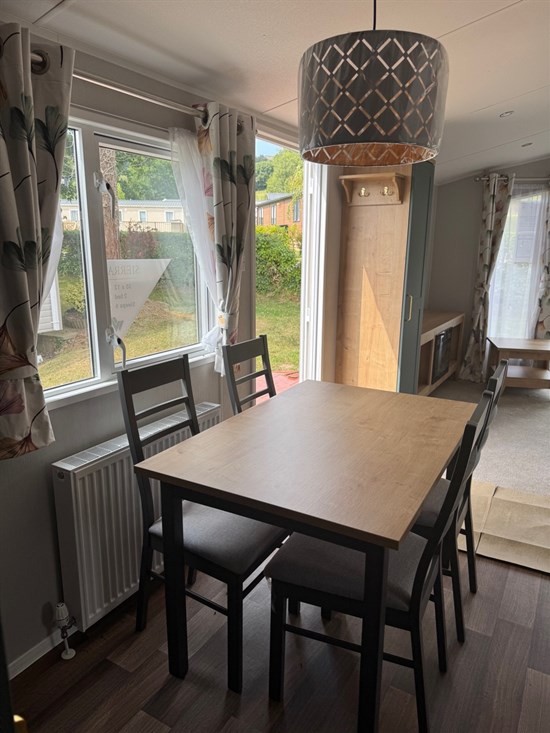 BH Willerby Sierra 10 - dining