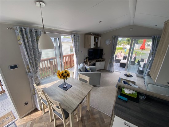 CH Willerby Canterbury 47 - dining
