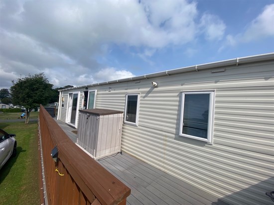 CH Willerby Canterbury 47 - side