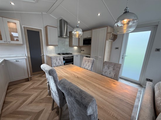 CH Willerby Vogue  253 - dining room