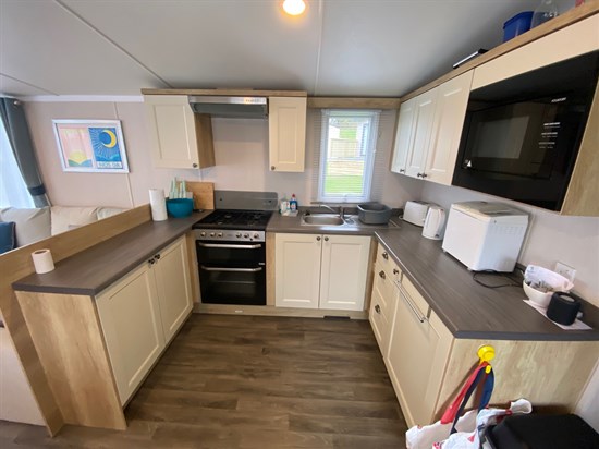 CH Swift Burgundy 43 - kitchen