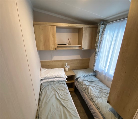 CH Swift Burgundy 43 - twin 1