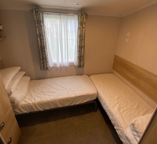 CH Swift Burgundy 43 - twin 2