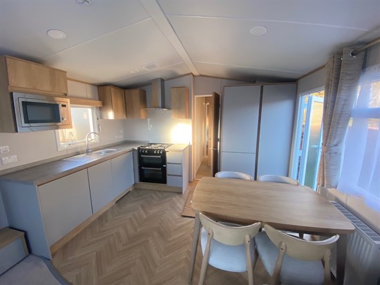 Carnaby Melrose - kitchen dining