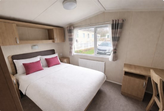 CH Swift Bordeaux 179 - bedroom