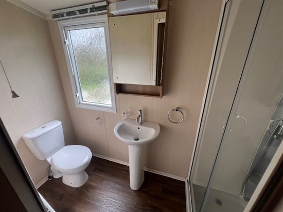 CH Swift Bordeaux 179 - toilet