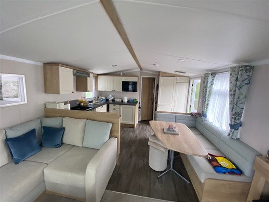 SD Swift Burgundy 221 - living