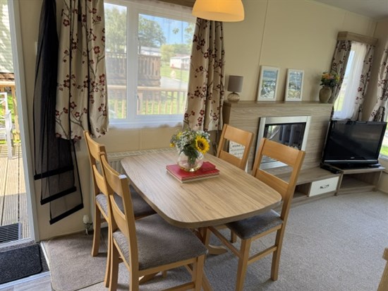 BH Willerby Sierra 85 - dining