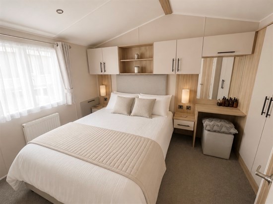 CH Willerby Manor 208 - master