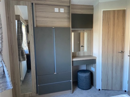Antibes coed - bedroom