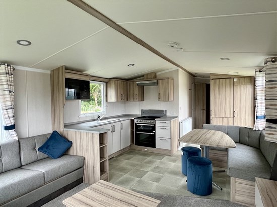 CH Swift Loire 37 - living area