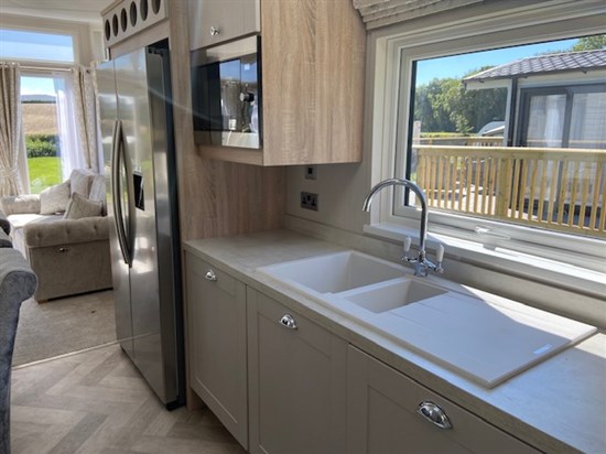 Willerby Vogue Classique kitchen 2
